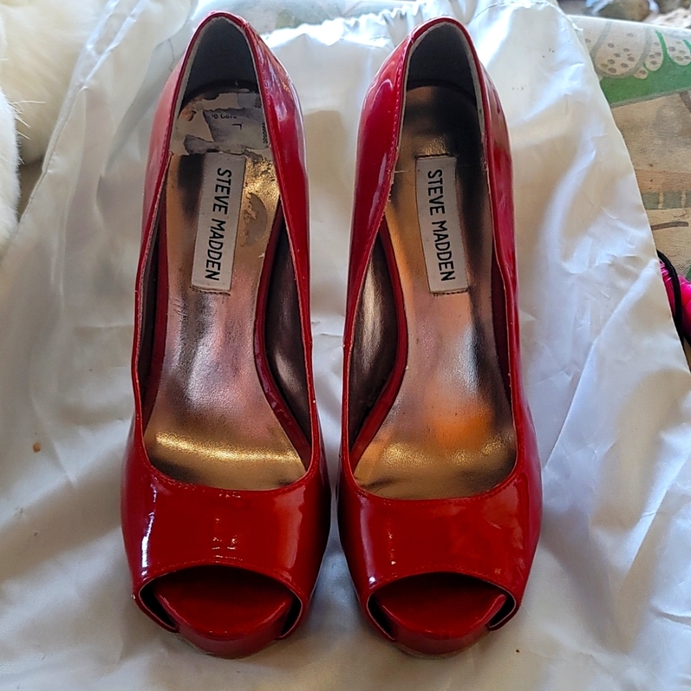 Steve Madden Red pumps sz 7 ( high heels )